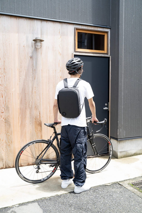 *NEW* SchuBELT: The Smart Bag with Retractable Straps!